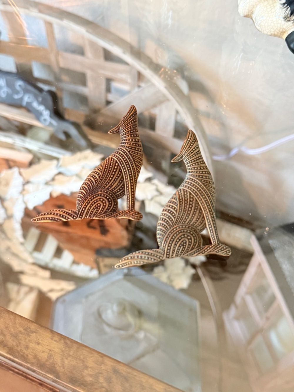 Vintage Pair of Bronze Howling Coyotes/Wolves - Picture 8 of 14
